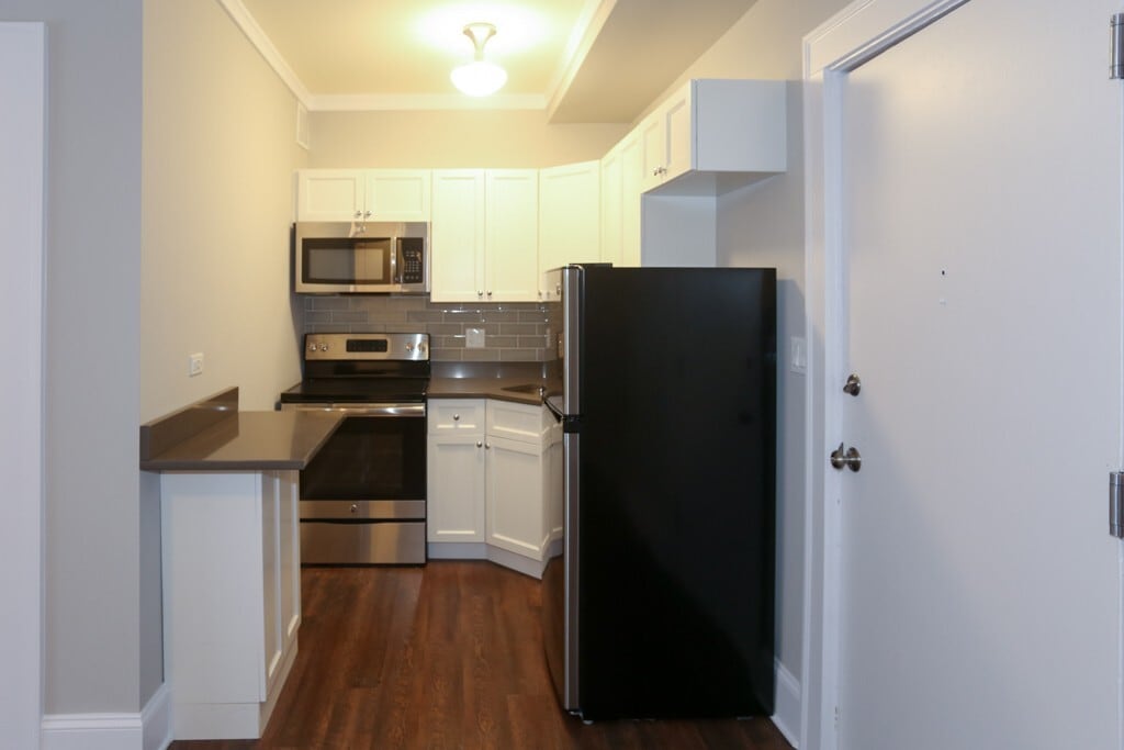 Building Photo - 817 W Lakeside Pl
