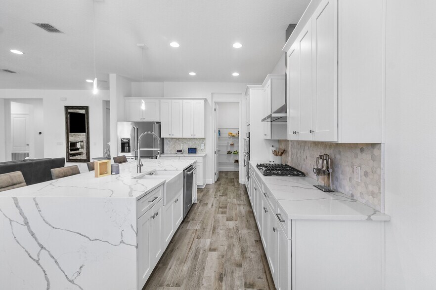 Building Photo - 7531 Mandarin Grove Way