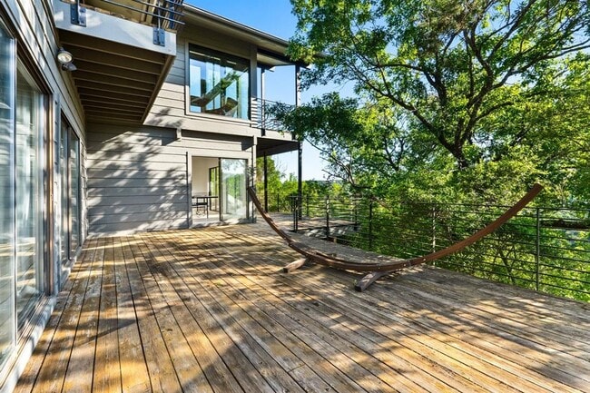 Building Photo - 911 Redbud Trail