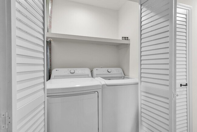 Building Photo - 2408 Causey Dr