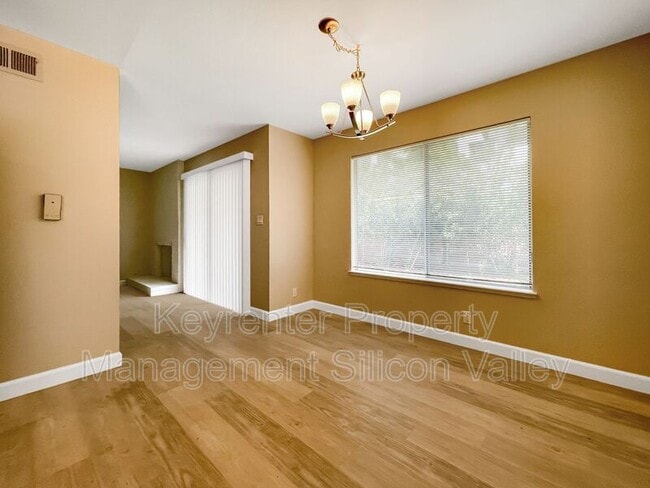 Building Photo - 933 Miramonte Ave