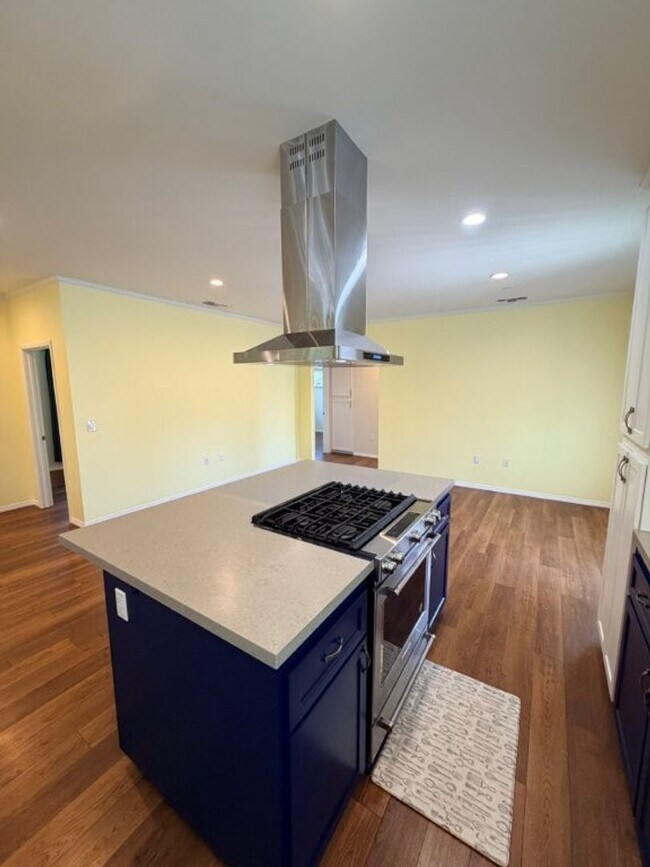 Building Photo - 4545 Vesper Ave