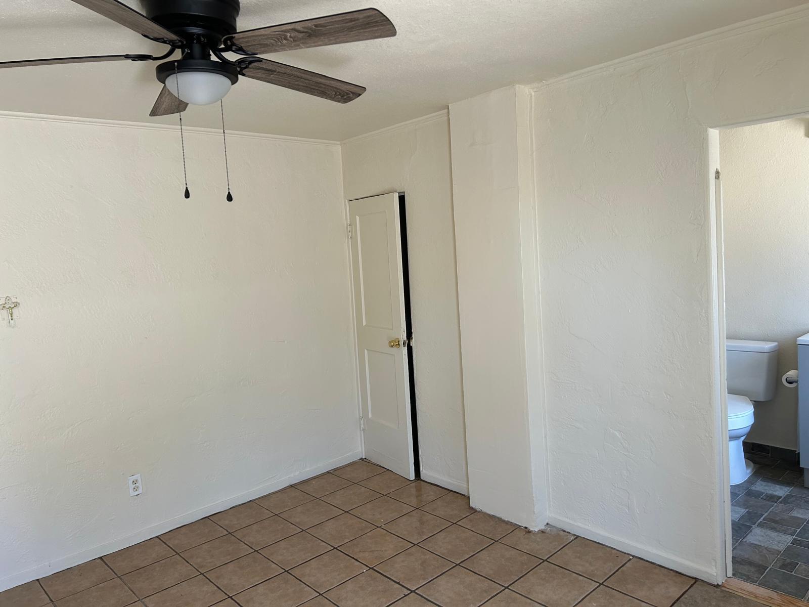 Building Photo - 524 N Mesquite St