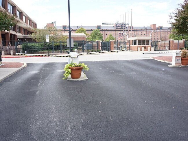 Building Photo - "Discover Urban Elegance: Spacious 2-Bed, 2-Bath Apartment in the Heart of Baltimore!"