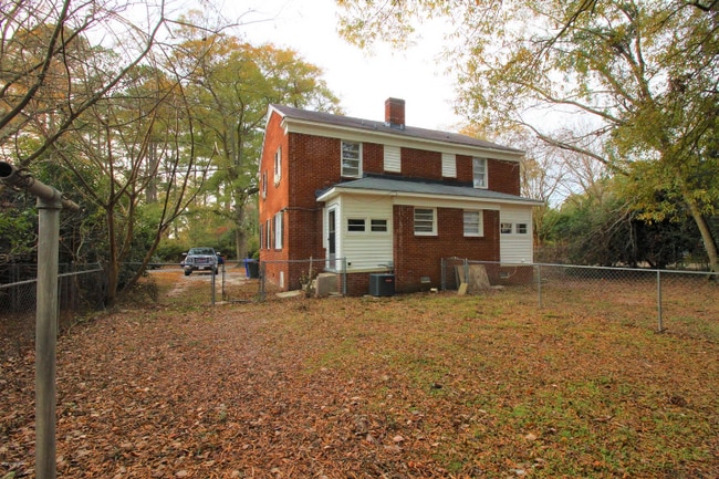 Building Photo - 503 S Oak St
