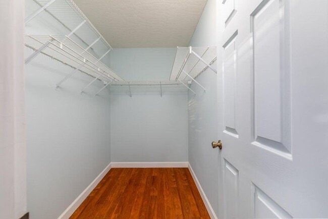 Building Photo - 1835 17th Ave SW