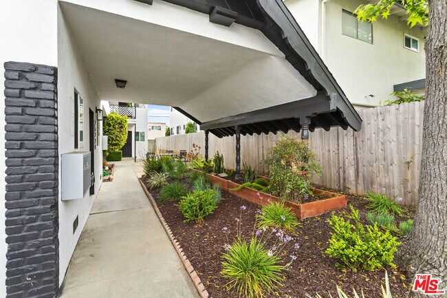 Building Photo - 25226 Loytan St