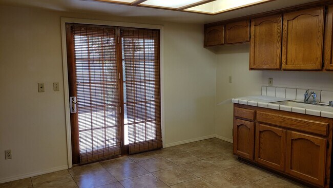 Building Photo - 417-423 Tiffany Drive