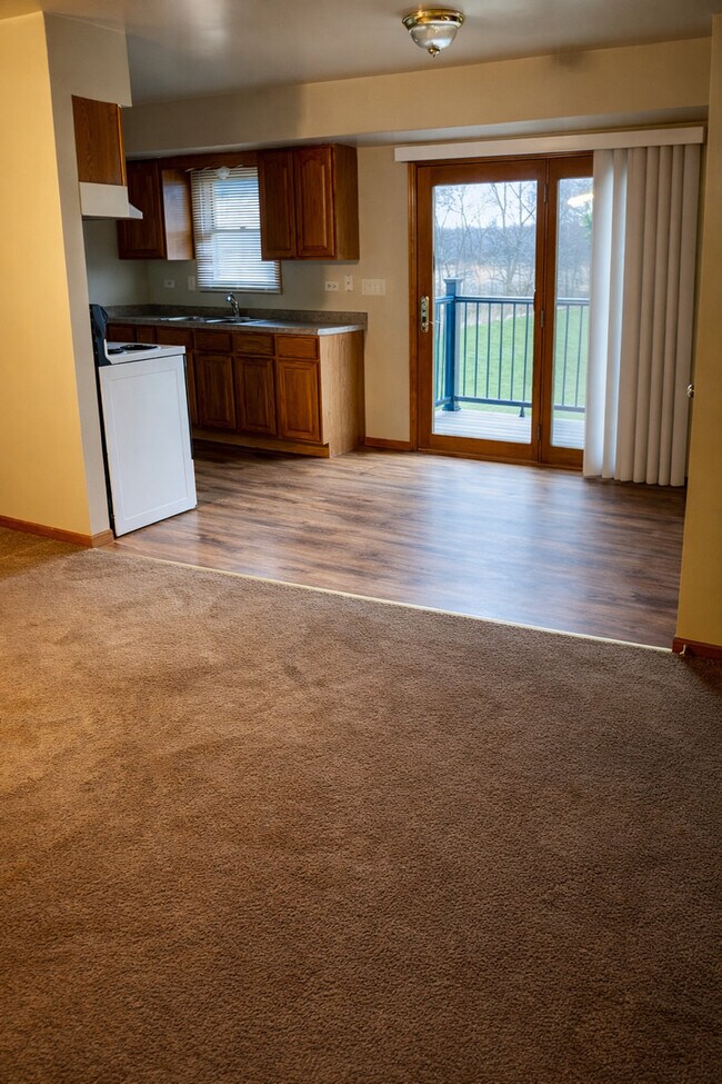 Building Photo - 465-479 N School St