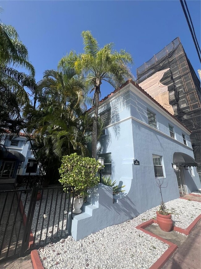Building Photo - 215 30th St