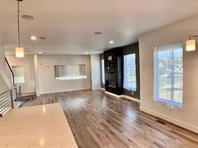 Building Photo - 503 W 2275 N