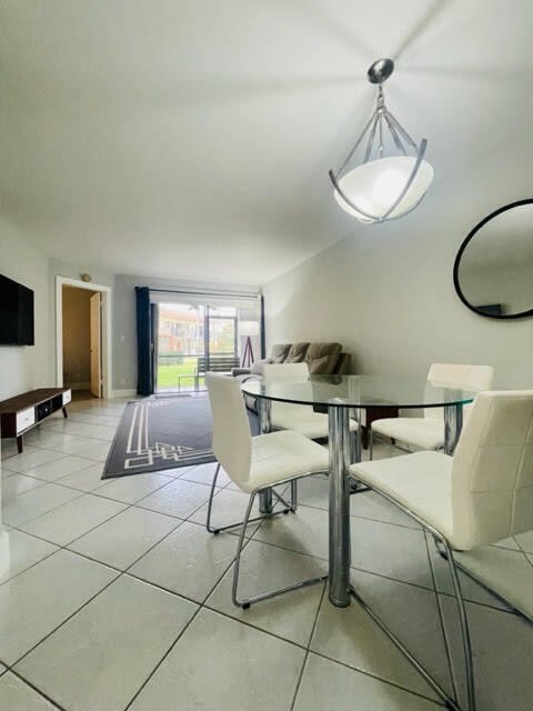 Building Photo - 5571 Courtyard Dr