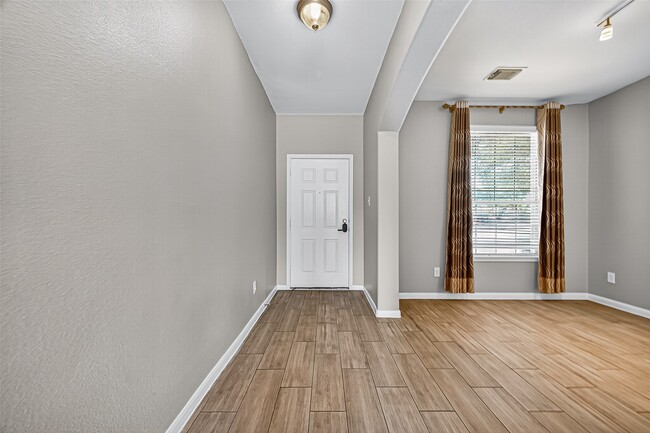 Building Photo - 2111 Castle Gardens Ln