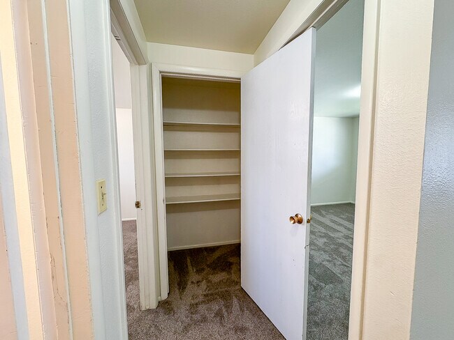 Building Photo - 1748 S 500 E