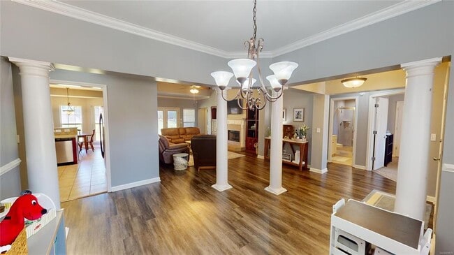 Building Photo - 1067 E Poplar St