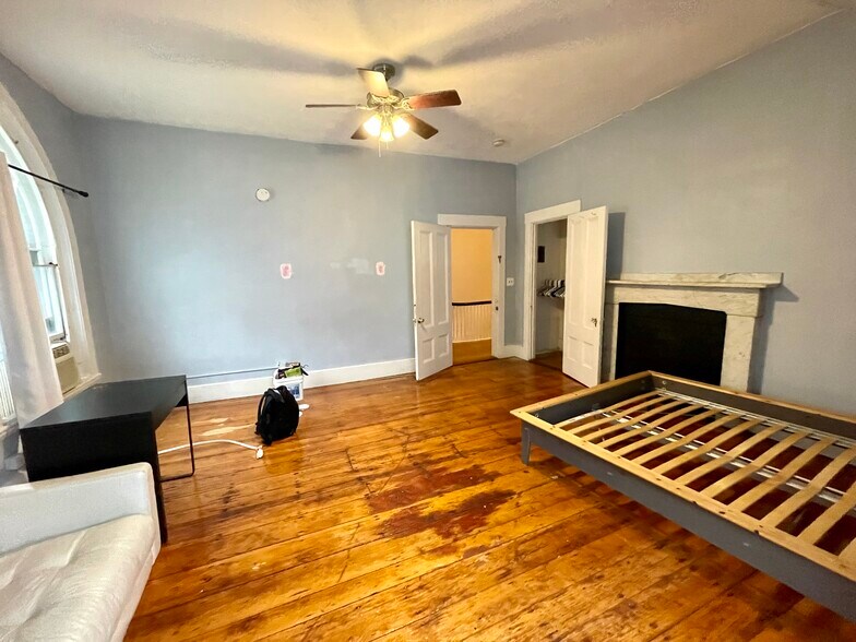 Building Photo - 139 Hillside St