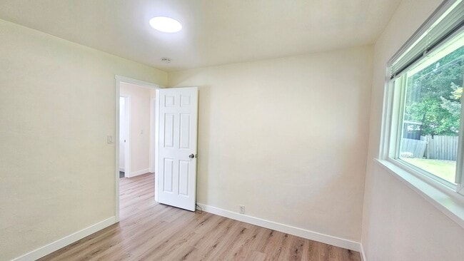 Building Photo - 3 Bed 1.25 Bath Single Family Home in Renton