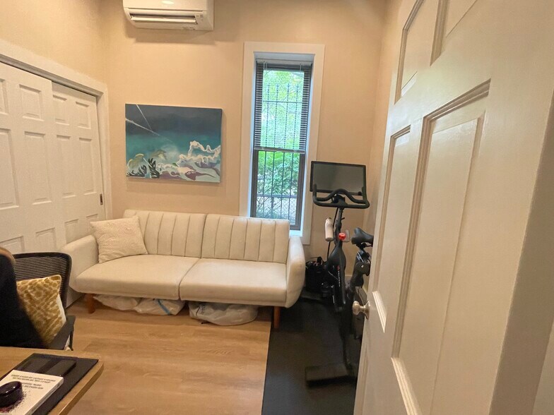 Building Photo - 18 Durham St