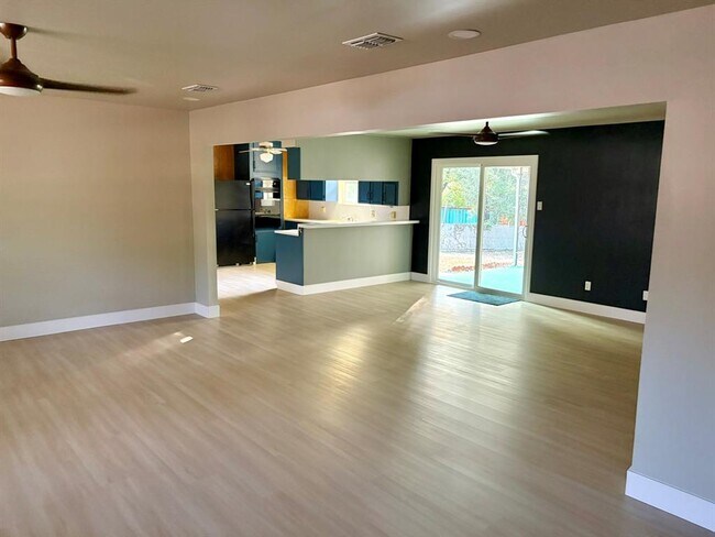 Building Photo - 11401 Indianhead Dr