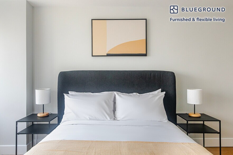 Building Photo - 360 E 65th St