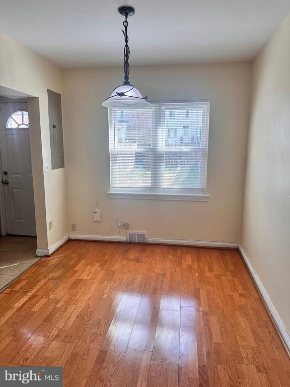 Building Photo - 3433 Clay St NE