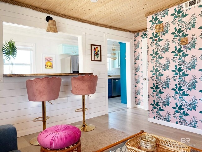 Building Photo - 450 E 1st Ave