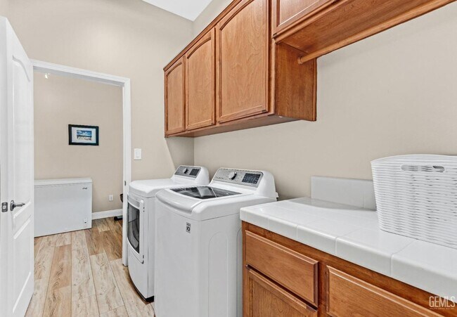 Building Photo - Brighton Estates Luxury 4-Bedroom Home wit...