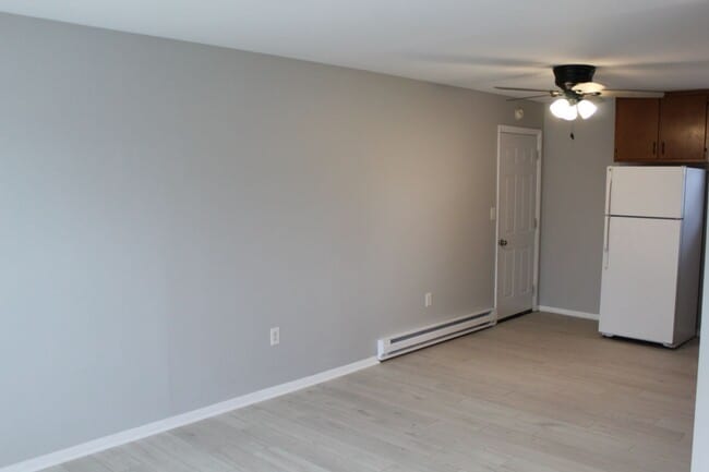 Building Photo - 3 Bedroom Ranch in Plainfield