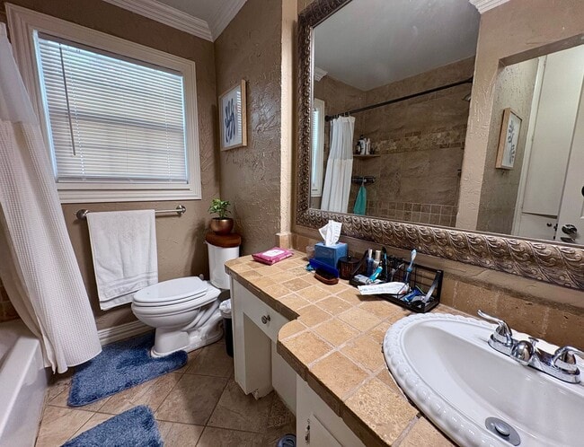 Building Photo - Adorable in Arlington: 3- Bedrooms 1- Bathroom 1- Car Garage