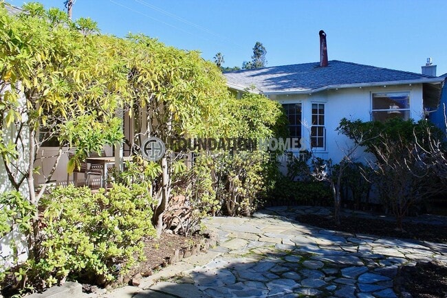 Building Photo - Charming, Light-Filled Home in Coveted Forbes/Sun Valley Neighborhood!  FOUNDATION