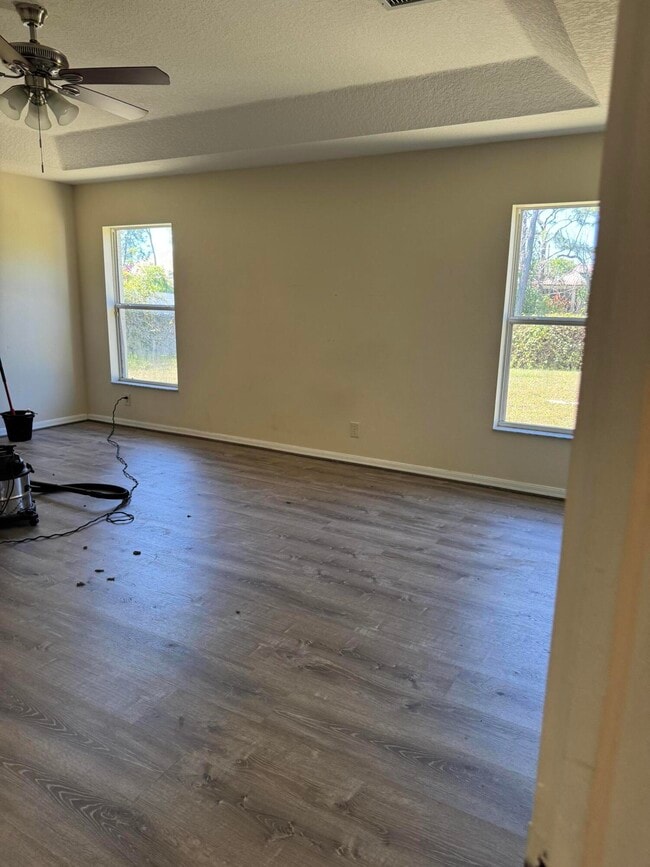 Building Photo - 1752 SW Airoso Blvd
