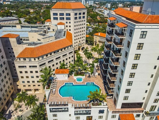 Building Photo - 888 Douglas Rd