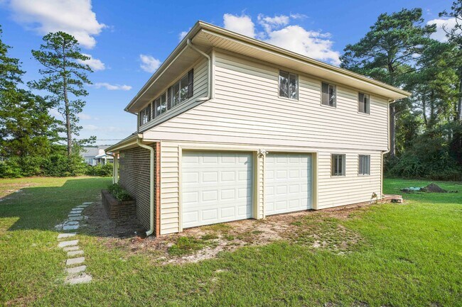 Building Photo - 607 Longleaf Ave