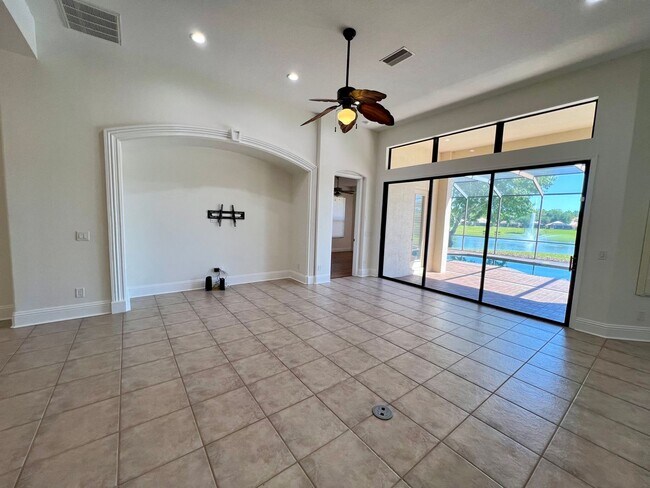 Building Photo - 2115 N Lakecrest Loop