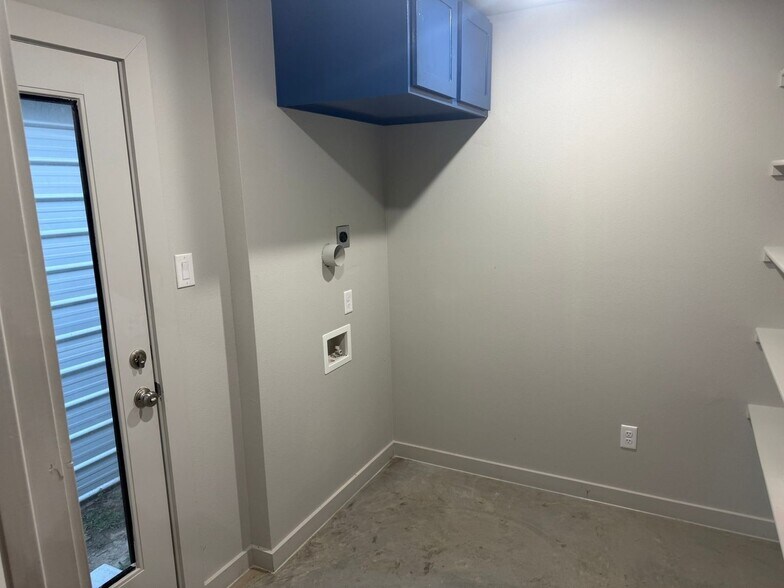 Building Photo - 151 Sleepy Meadow Dr