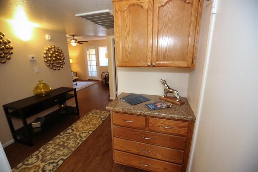 Building Photo - 7 W Mohawk Dr