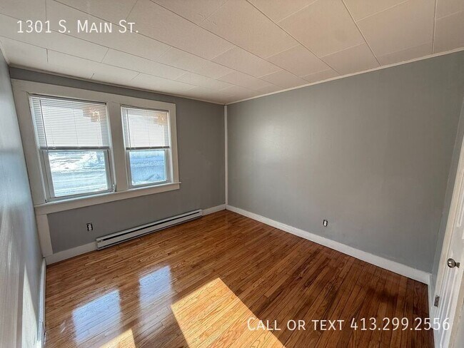 Building Photo - 1301 S Main St