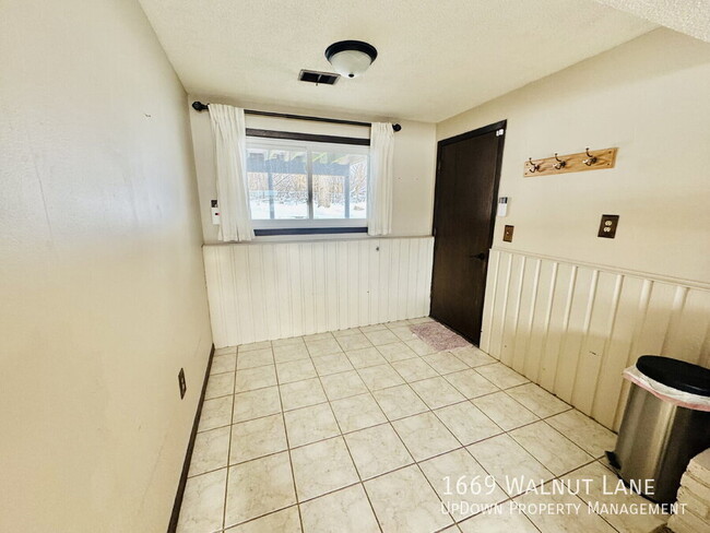Building Photo - 1669 Walnut Ln