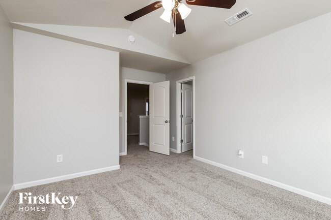 Building Photo - 179 Bedrock Ct