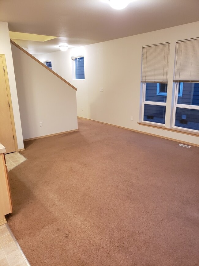 Building Photo - Gem Heights Spaciousness