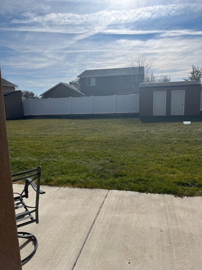 Building Photo - 3 Bedroom 2 1/2 Bath