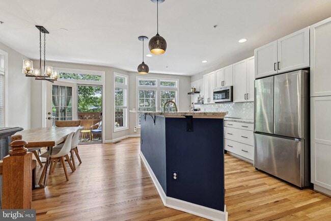 Building Photo - 8154 Skelton Cir