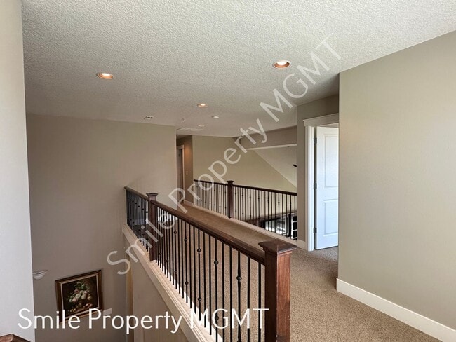 Building Photo - single house