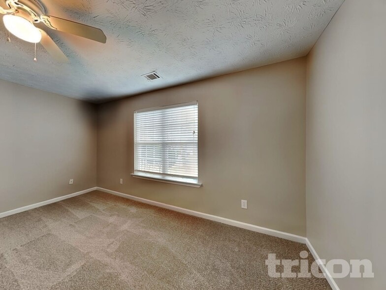 Building Photo - 254 Summit View Dr