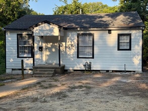 Building Photo - 1836 Cook St