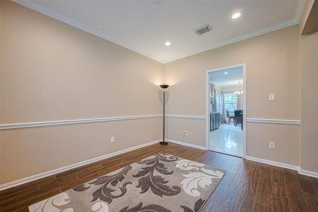 Building Photo - 3911 Fall Branch Dr