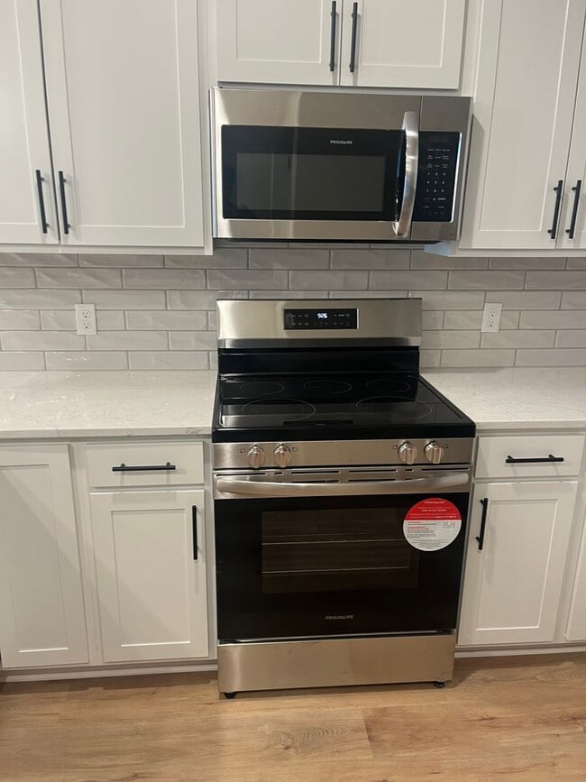 Building Photo - New Construction, 2 bed, 3 bath Row Home, with 2 car garage, fireplace, and rooftop deck!