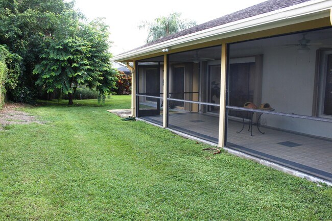 Building Photo - 1518 Primrose Ln
