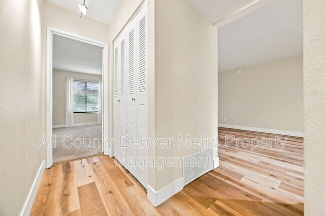 Building Photo - 433 Wright St