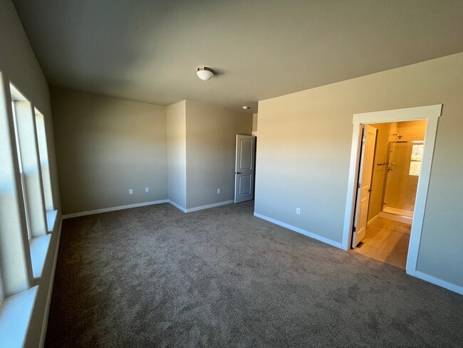 Building Photo - 6735 Carriage Meadows Dr